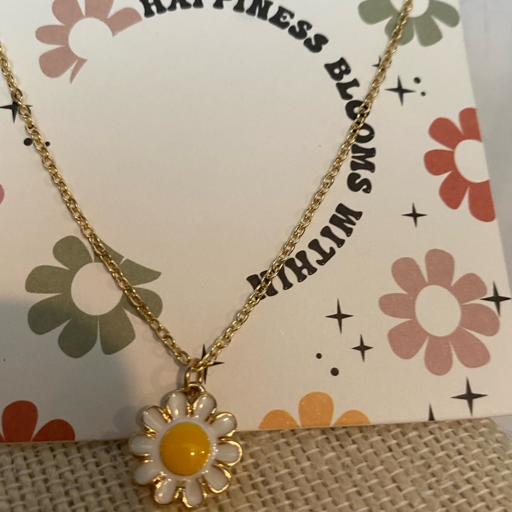Francesca’s Collections sunshine charm happiness Necklace 16”L + 2” extender